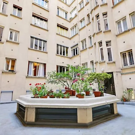 Bright Getaway Near Montparnasse * Paris